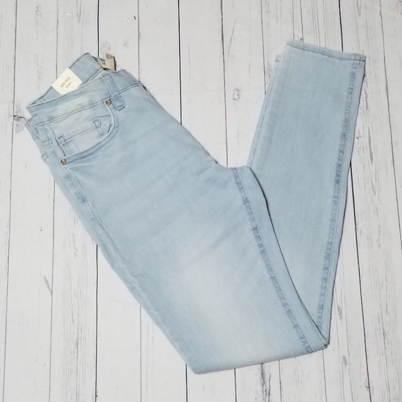 FOREVER 21 Mid Rise Skinny Light Denim Jeans - Picture 3 of 8